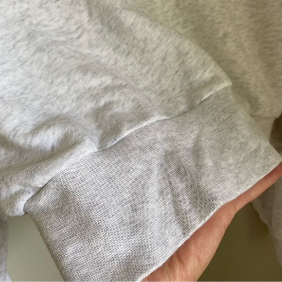 Aritzia TNA Perkins Cropped Sweatshirt Heather Grey Size Small Dolman Sleeves - Picture 8 of 10